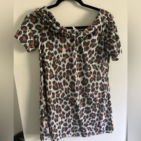 NWT Stylish Leopard Print Blouse Size Large - Picture 2 of 3